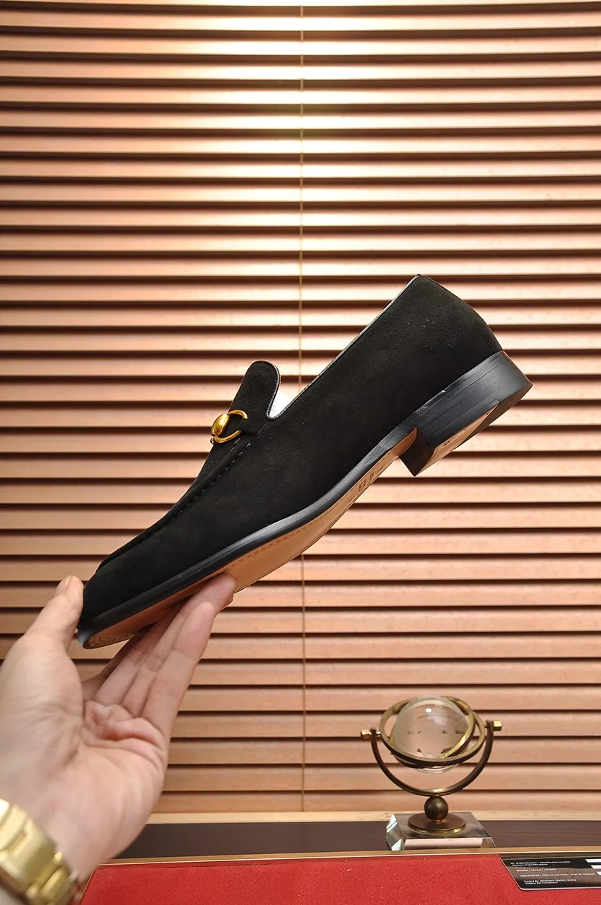 Men's men's shoes 💰500💶 [LV] (original single cowhide lining) 🍀LV's latest genuine leather business suit shoes are launched simultaneously on the official website. The first-layer cowhide imported from Italy is made of heavy gold, 💥official website 1:1 rubber outsole. Versatile to wear, high-end without losing class, and the color combination is extraordinary. This four-season style is alluring when worn on your feet, showing off your big-name flair. Standard code 38-45 (45 customized)